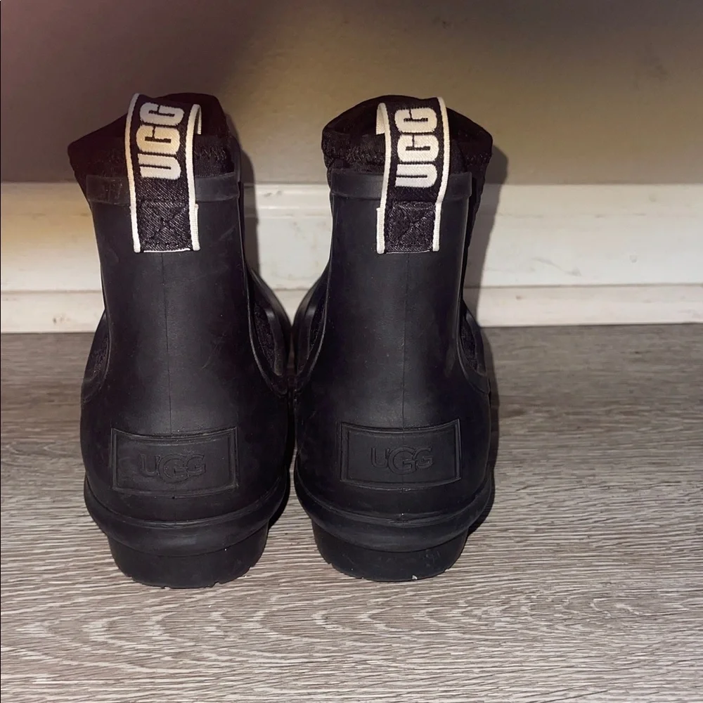 Ugg Black Ankle Rain Boots Sherpa lined spring size 6 casual shoes chevonne